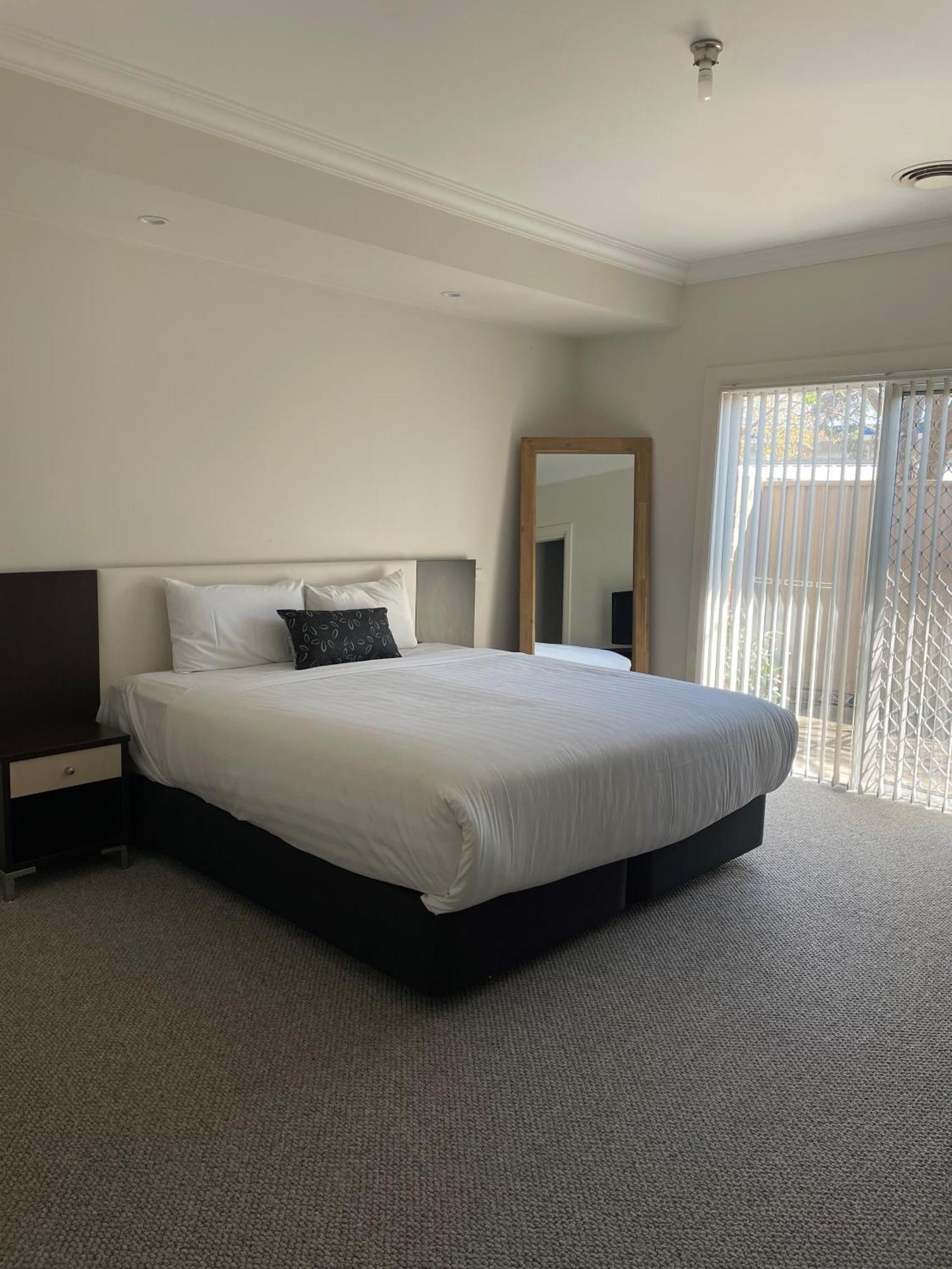 The Charles Otel Wagga Wagga Dış mekan fotoğraf